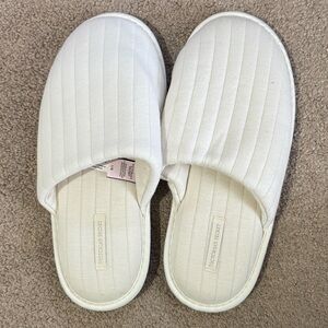 🦋Victoria’s Secret slippers🦋